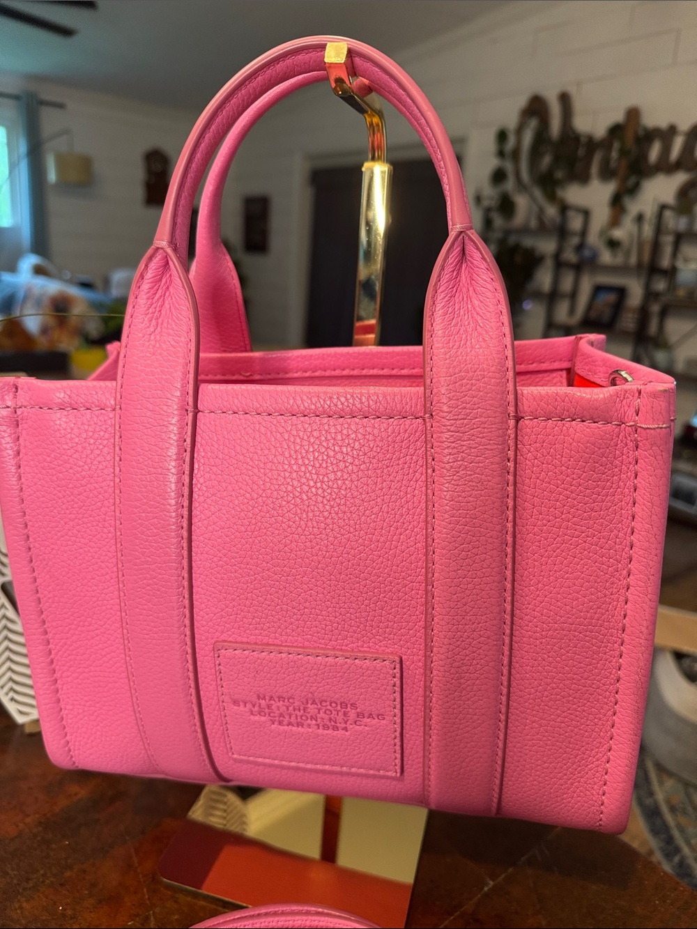 Authentic Marc Jacobs The Tote Bag Small Tote in Bright Pink - Picture 4 of 16